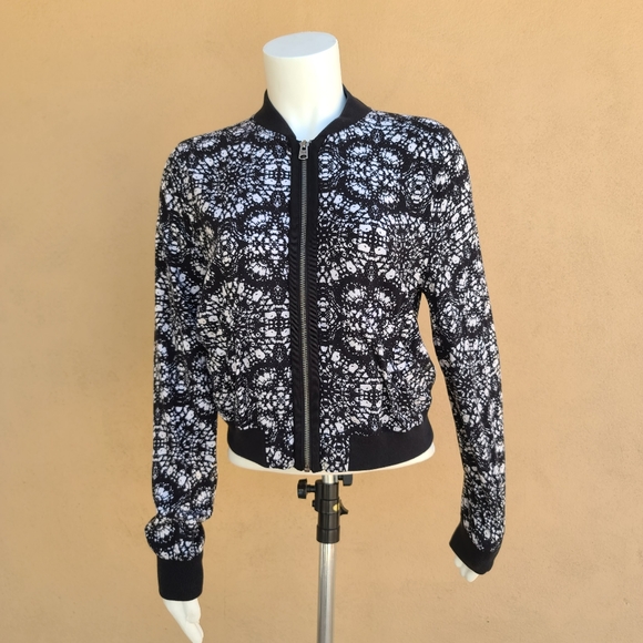 Abercrombie & Fitch Jackets & Blazers - A&F Mandala Lighweight Bomber Cropped Jacket M